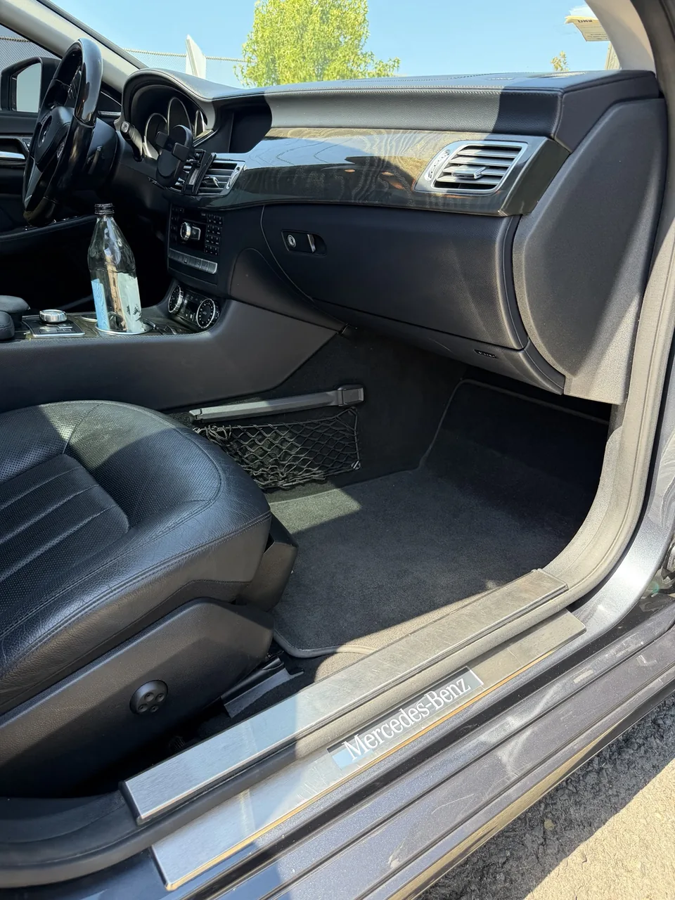 Mercedes-Benz CLS 550 passenger footwell after detailing